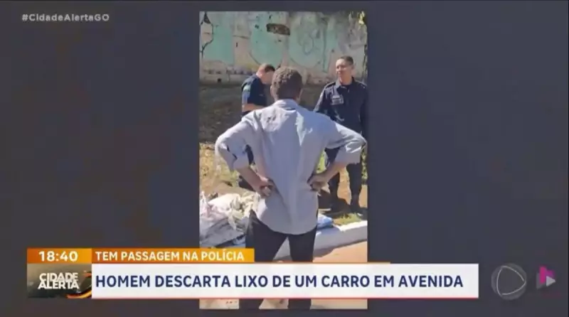 Homem flagrado jogando lixo em via pública é obrigado a recolher tudo em Goiânia