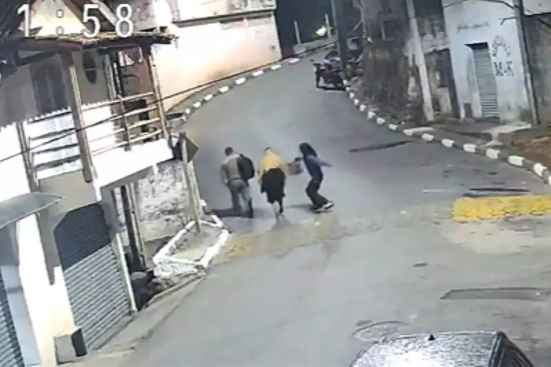 Idosa é brutalmente derrubada ao tentar impedir assalto em SP — veja o vídeo chocante