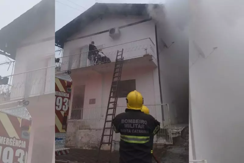 Idosa em cadeira de rodas e marido são resgatados de casa em chamas em SC: veja detalhes