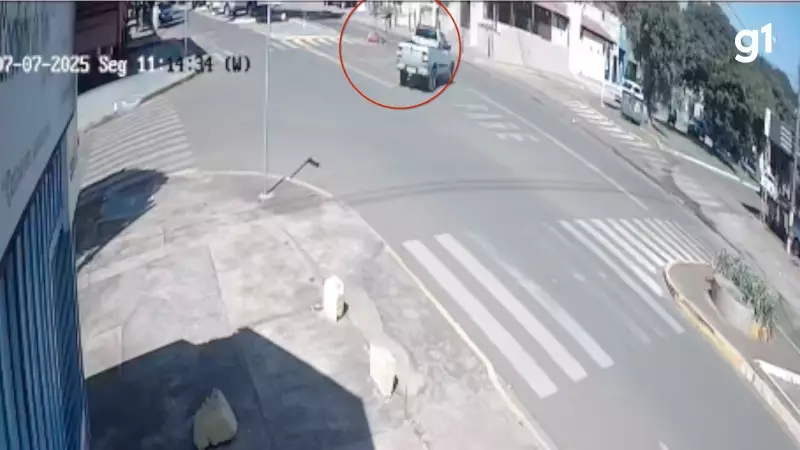Idosa sofre ferimento grave após levar voadora em MS; vídeo chocante