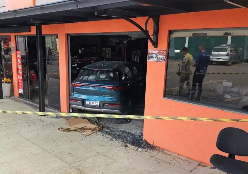Idoso invade mercado em Curitiba e causa risco de desabamento — veja o que aconteceu