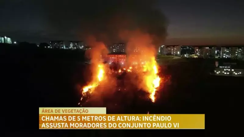 Incêndio assustador com chamas de 5 metros atinge Conjunto Paulo VI em BH