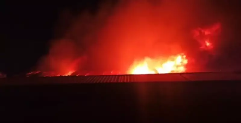 Incêndio de grandes proporções destrói barracão desativado em Campinas
