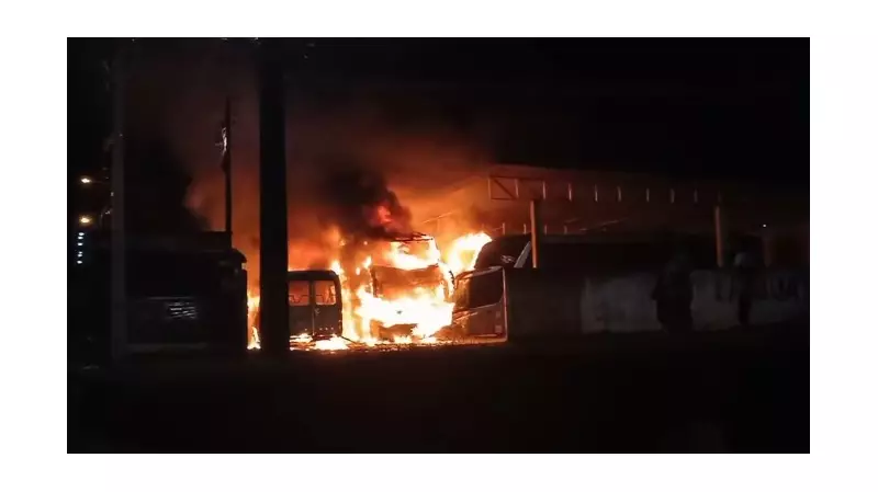 Incêndio de proporções assustadoras destrói garagem de ônibus em Igaci — veja os vídeos chocantes
