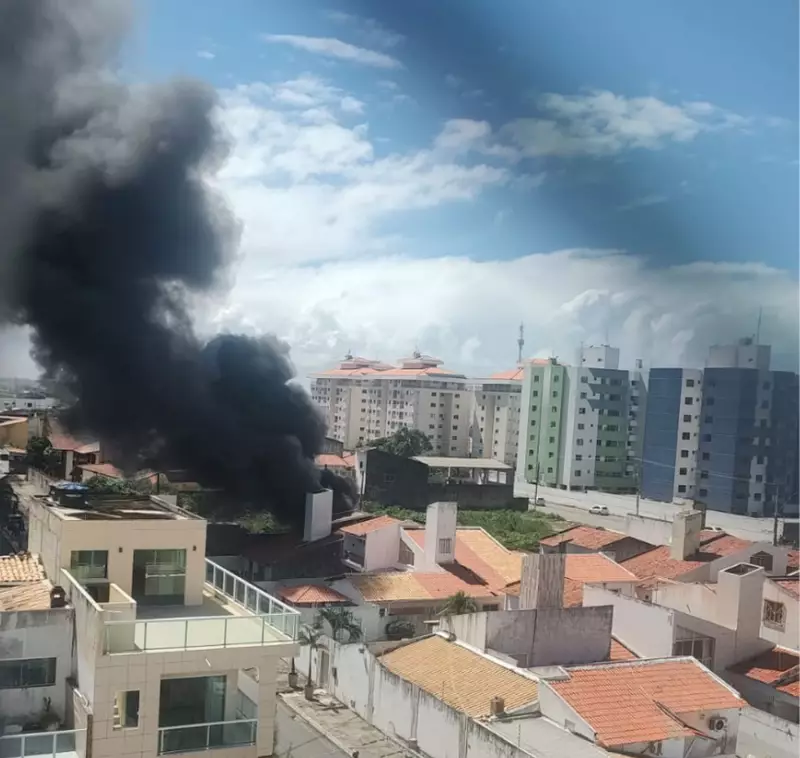Incêndio em Aracaju: Cortina de fumaça assusta moradores do bairro Coroa do Meio