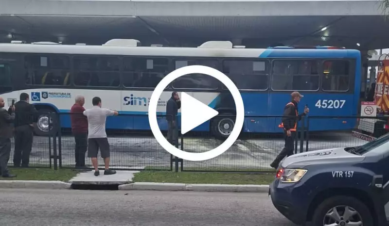 Incêndio em ônibus assusta passageiros no Terminal de Florianópolis