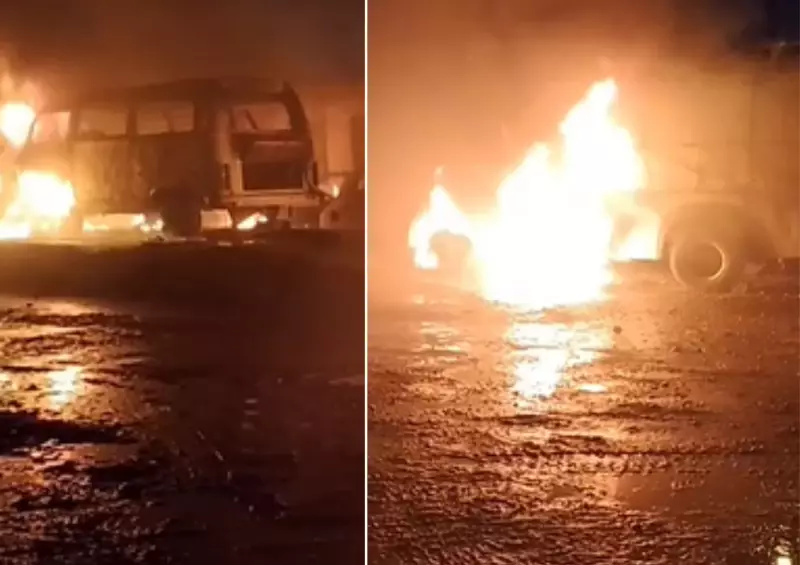 Incêndio em ônibus de leilão em Santos: vela acesa de morador de rua causa destruição