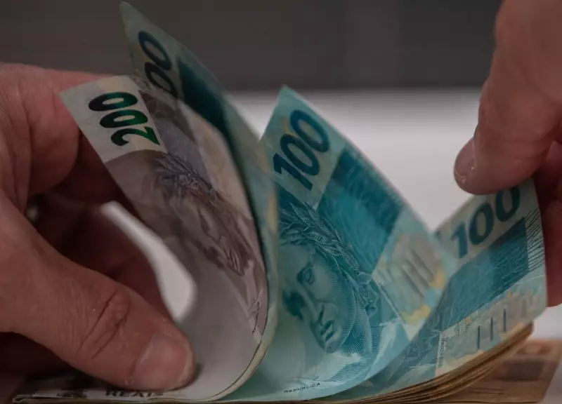 Inflação dá novo salto em julho: conta de luz pesa no bolso do brasileiro