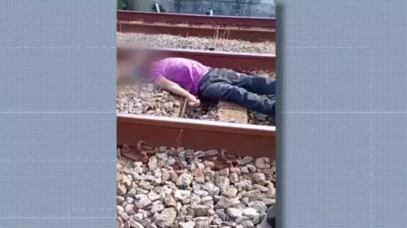 Influenciador arrisca a vida ao deitar nos trilhos e esperar trem passar em SP; veja o vídeo