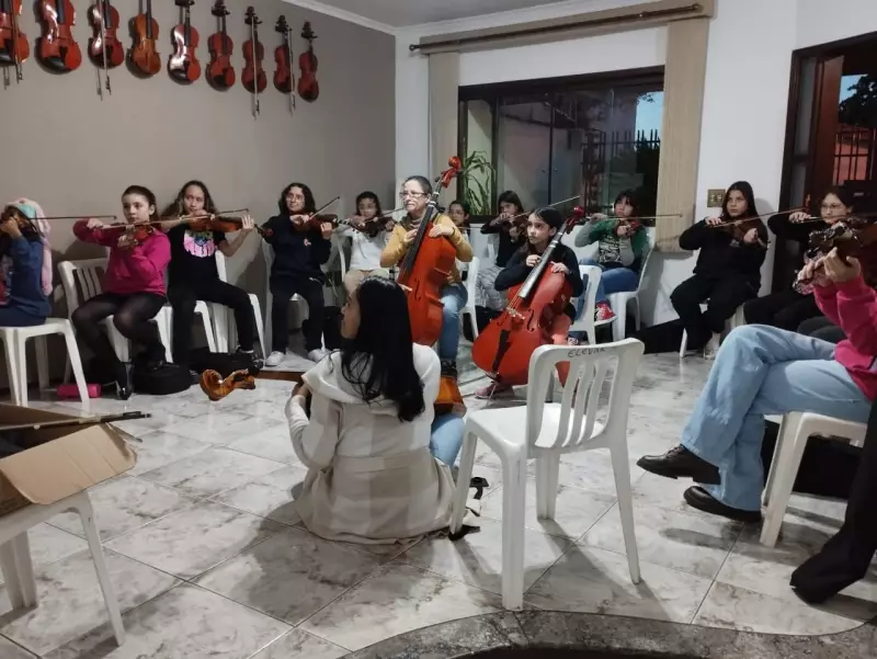 Instituto oferece mais de 50 vagas em oficinas de música gratuitas em Sorocaba – Saiba como participar!