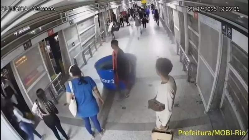 Inusitado no Rio: homem tenta embarcar no BRT com caixa d'água — e sem pagar!