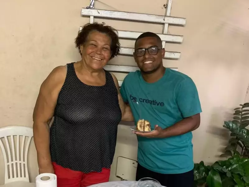 Irmãos retribuem amor dos avós com gesto emocionante: 'Eles nos deram tudo'