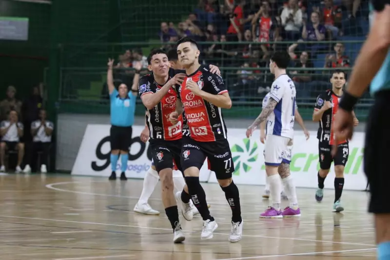 JEC Futsal arrasa o Tubarão e retoma posição no G4 da Liga Nacional — veja os detalhes!