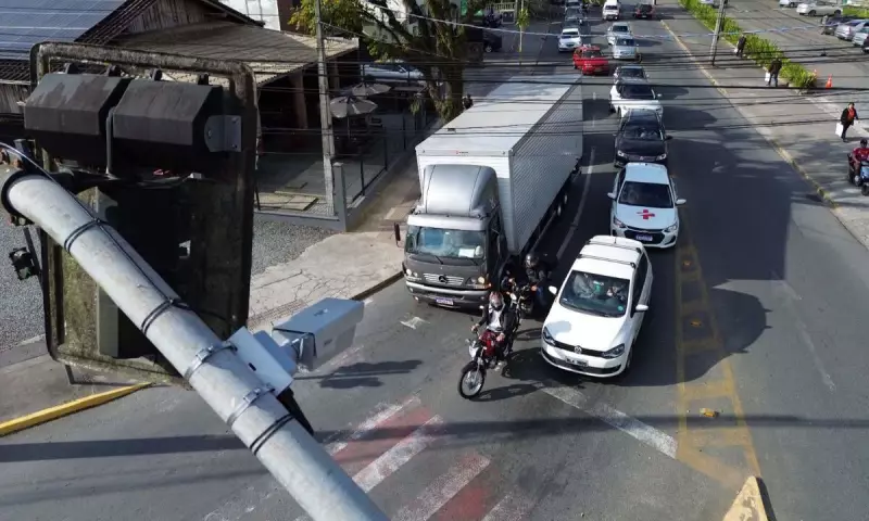 Joinville ganha semáforos inteligentes: veja como funcionam e onde serão instalados