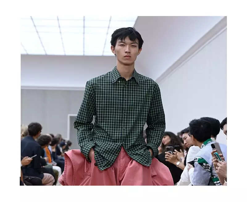 Jonathan Anderson estreia na Dior Homme com coleção provocativa e sutil: veja os destaques