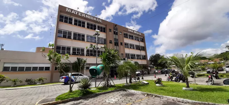 Jovem grávida de 18 anos dá à luz em casa e joga recém-nascido pela janela em Manaus