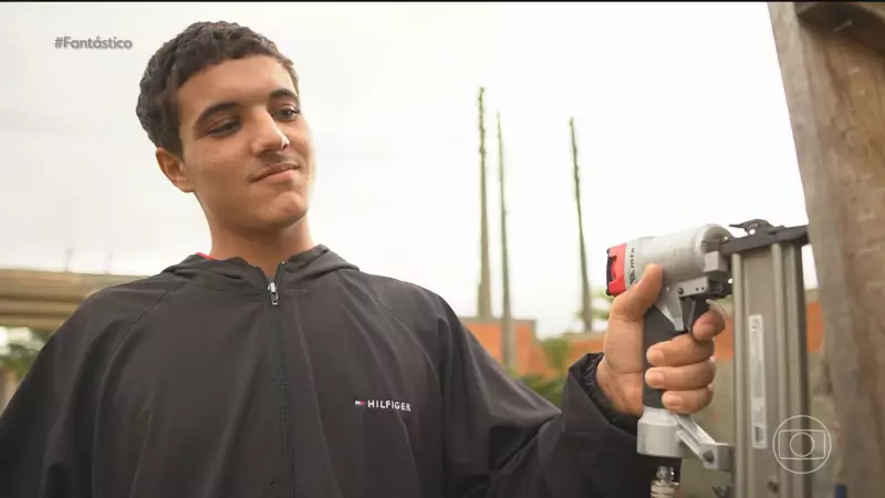 Jovem sobrevive a prego que perfurou seu coração: "Não morri por pouco"