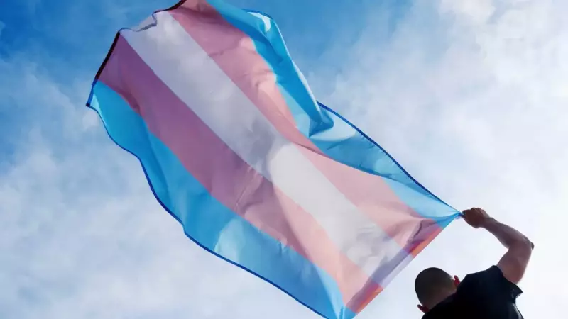 Juiz derruba resolução do CFM que restringia atendimento médico a pessoas trans — entenda o caso