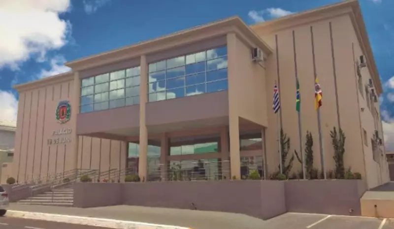 Justiça derruba lei de Bastos que criou cargos com salários polêmicos para secretários
