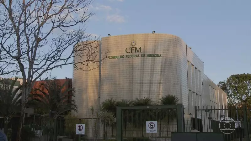 Justiça Federal derruba norma do CFM que limitava atendimento a pessoas trans — entenda o caso
