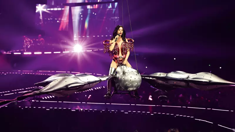 Katy Perry surpreende fãs com performance inusitada em show — O que realmente aconteceu?
