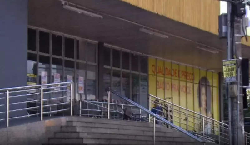Ladrão de uísque cai durante fuga e quebra garrafa em supermercado no Espírito Santo