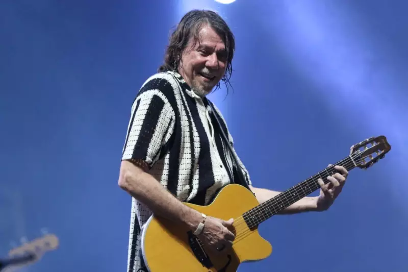 Lenine emociona João Pessoa em show especial de aniversário da cidade