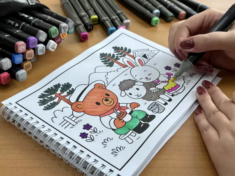Livro de colorir temático inspirado em Bobbie Goods vira febre no RS e vende mais de mil cópias em uma semana