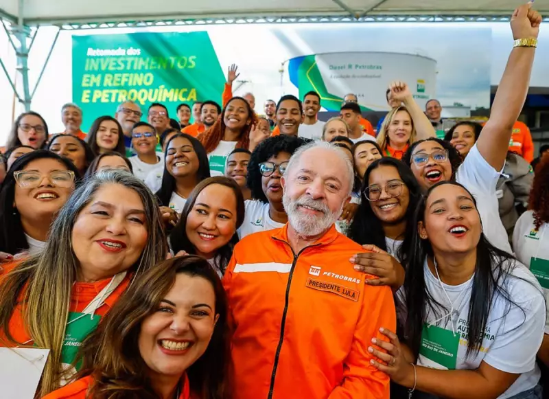 Lula cobra fiscalização de preços de combustíveis: Petrobras reduz, mas postos não repassam