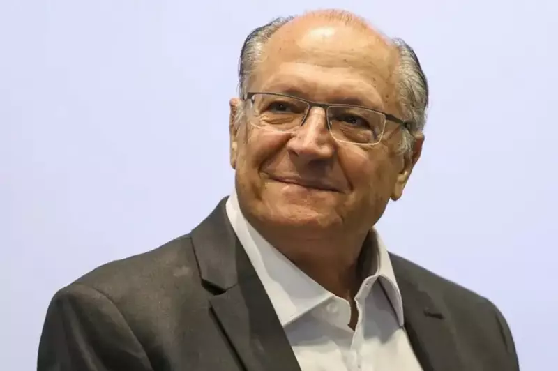Lula lamenta investimento recorde em meio a conflitos e elogia sabedoria de Moraes sobre IOF