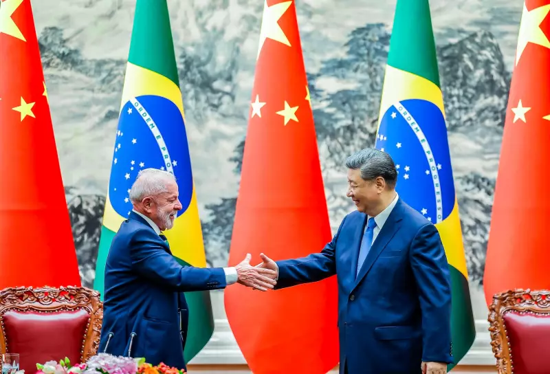 Lula manda recado aos EUA: "Se não quiserem comprar, Brasil vende para outros" — China na mira