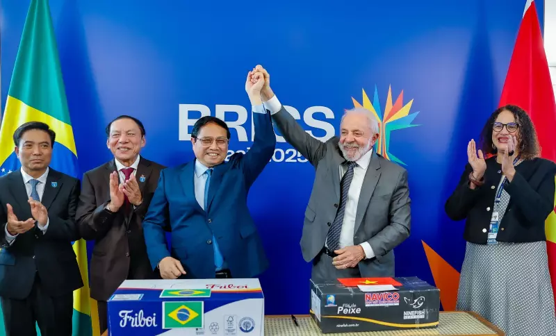 Lula recebe líderes do BRICS no Rio: troca de presentes e compromissos firmados