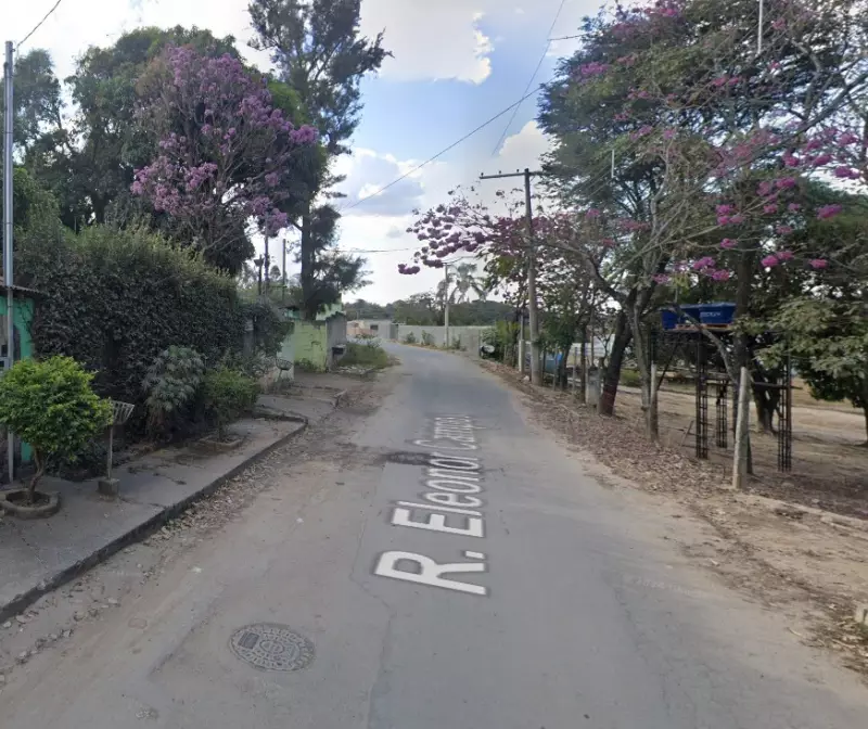 Mãe deixa filhos sozinhos sem energia e vela provoca incêndio em casa: tragédia evitada por pouco