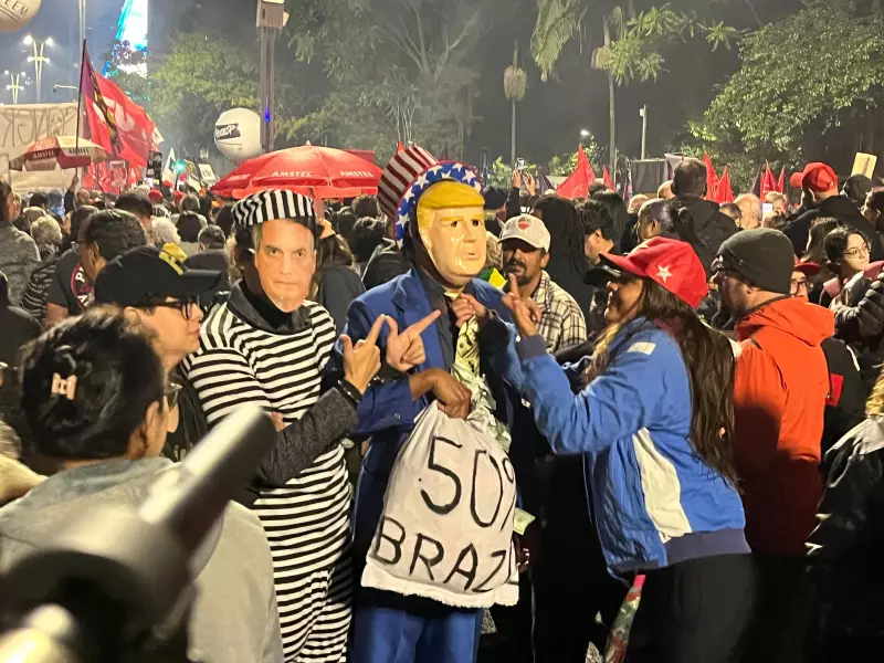 Manifestantes ocupam a Avenida Paulista em protesto contra tarifação de Trump e taxação dos super-ricos