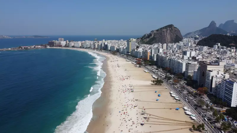 Mar avança no Rio: Copacabana perde faixa de areia e praias podem desaparecer até 2100