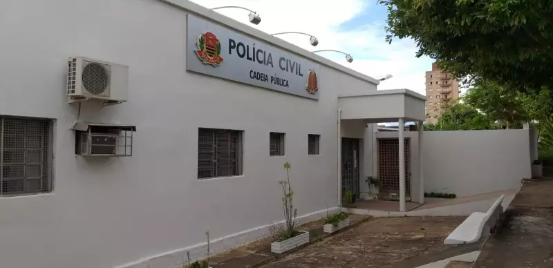 Marido é preso após agredir, cortar cabelo e esfaquear esposa em Euclides da Cunha Paulista