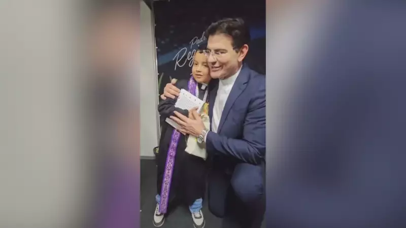 Menino de Divinópolis realiza sonho e encontra Padre Reginaldo Manzotti vestido de batina