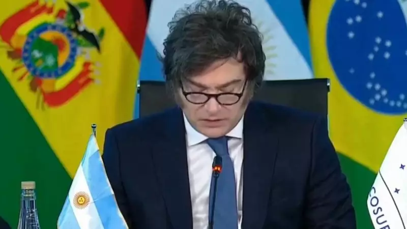 Milei defende união e superação de diferenças sociais em discurso impactante