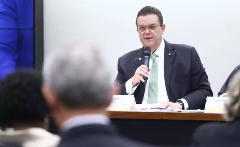 Ministro da Previdência é convocado à Câmara para explicar desvios no INSS