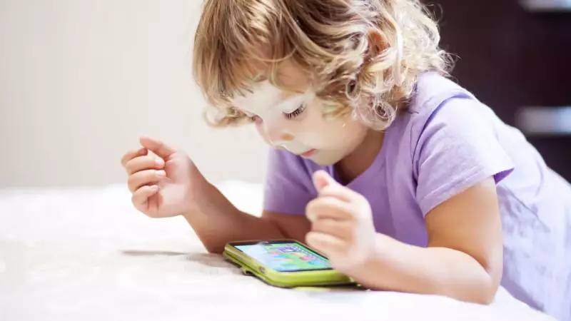 Miopia infantil dispara no Brasil: culpa das telas ou novo estilo de vida?