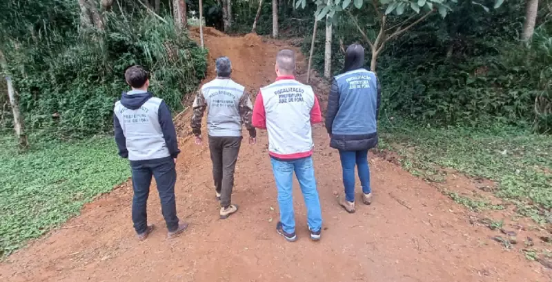 Morador de Juiz de Fora é multado por construir portão e captar água irregularmente no Parque da Lajinha