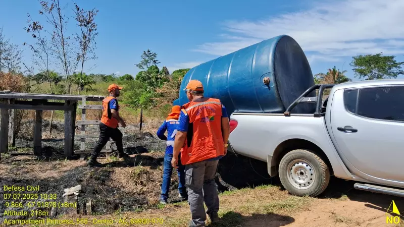 Moradores de comunidades rurais no Acre sofrem com falta de chuva e dependem de caminhões-pipa