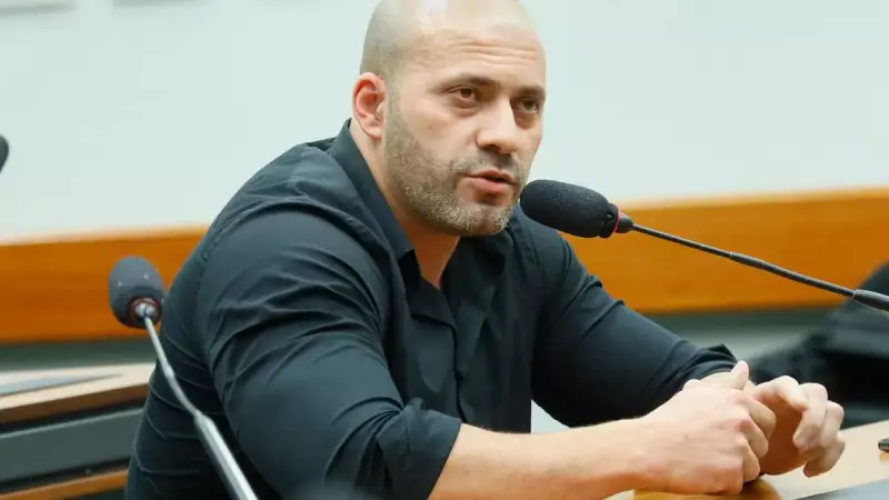 Moraes concede liberdade temporária a Daniel Silveira para cirurgia — veja os detalhes
