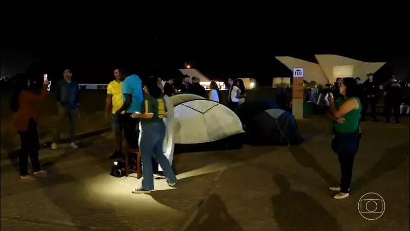 Moraes ordena desmontagem de acampamento bolsonarista na Praça dos Três Poderes — entenda o caso