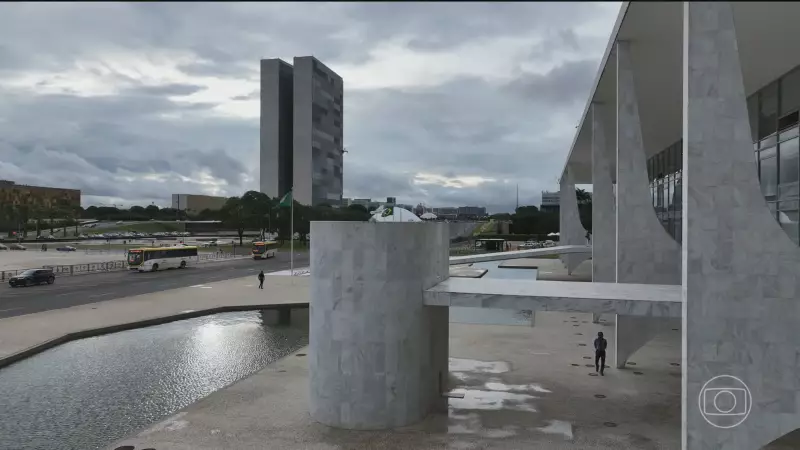 Moraes suspende ações sobre IOF e exige consenso entre governo e Congresso