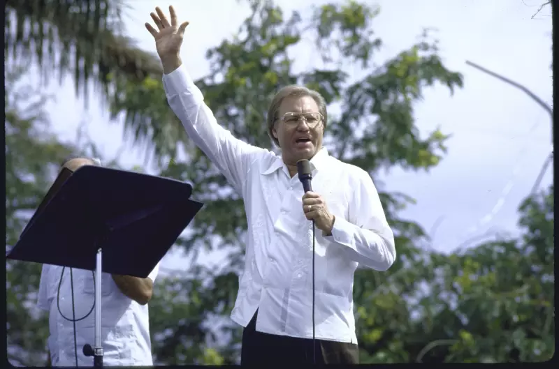 Morre aos 90 anos Jimmy Swaggart, pioneiro da TV evangélica e ícone da pregação televisiva
