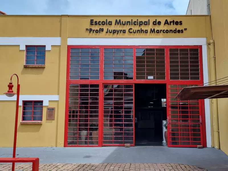 Mostra 'Alma das Coisas' transforma Escola Municipal de Artes em Presidente Prudente