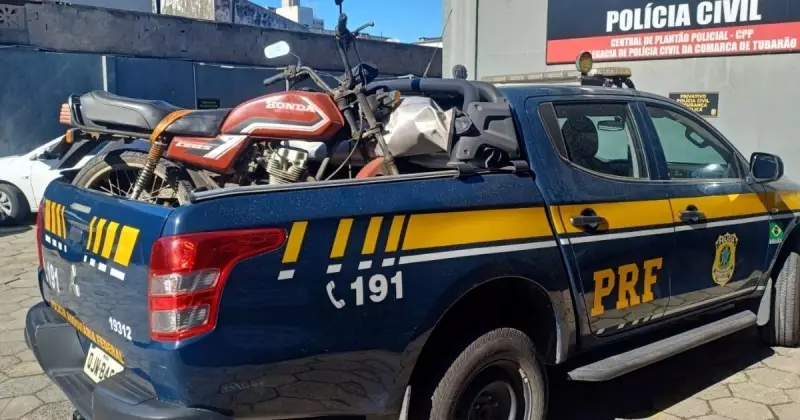 Moto apreendida em Tubarão tinha placa falsa e quase 20 anos de licenciamento atrasado