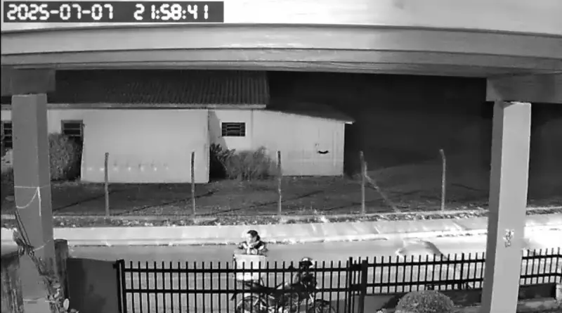 Motoboy é atropelado por motorista com CNH vencida há 7 anos em SC — Veja o vídeo