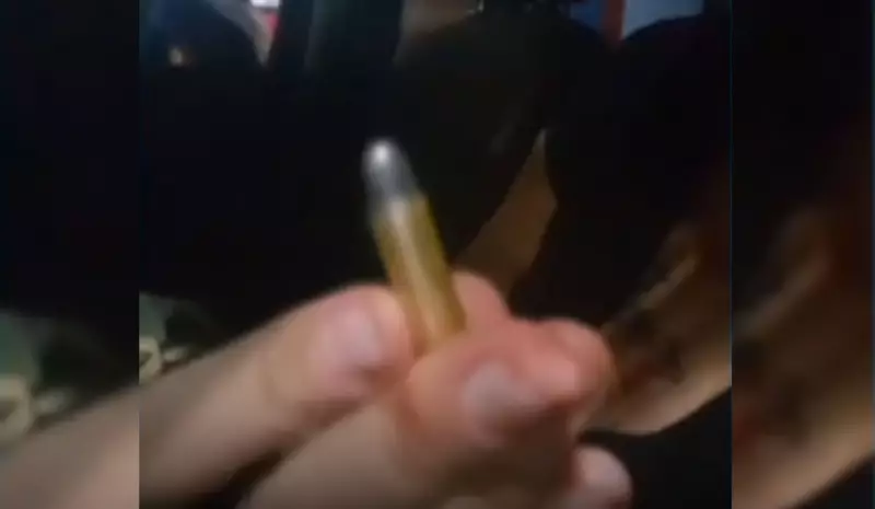 Motorista de aplicativo reage a assalto e criminosos deixam arma no carro em Vitória